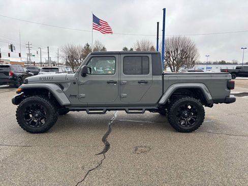 Used 2021 Jeep Gladiator Willys image 2