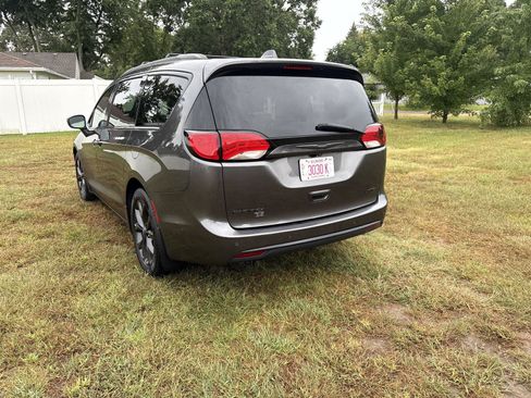 Used 2020 Chrysler Pacifica Limited FWD image 7