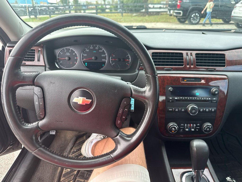 Used 2009 Chevrolet Impala LT w/ Luxury Edition Package FWD image 7