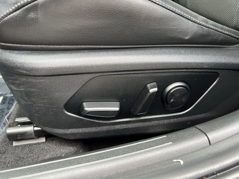 Used 2023 Hyundai Elantra Limited image 13