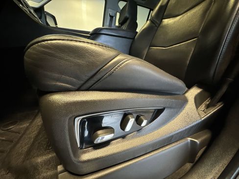 Used 2018 Cadillac Escalade Premium Luxury image 12