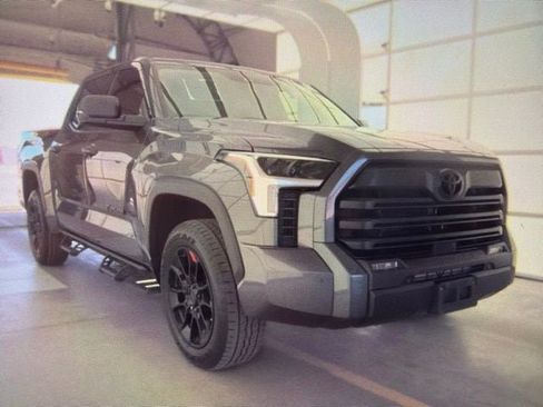 Used 2023 Toyota Tundra SR5 w/ SR5 Convenience Package AWD/4WD image 1
