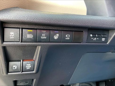 New 2025 Toyota Sienna Platinum image 34