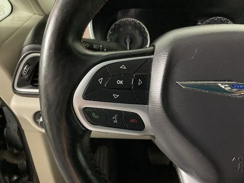 Used 2017 Chrysler Pacifica Touring-L Plus image 25