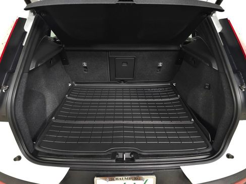 Used 2023 Volvo XC40 B5 Plus w/ Driver Assist Package AWD/4WD image 7