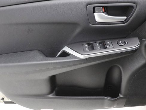 Used 2017 Toyota Camry LE FWD image 14