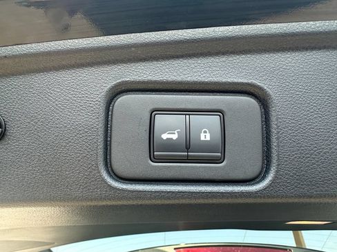 Used 2025 Nissan Pathfinder SL AWD/4WD image 22