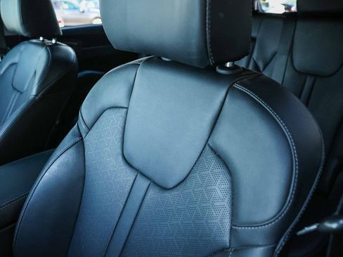 Used 2022 Kia Sorento S w/ Panoramic Sunroof Package image 32