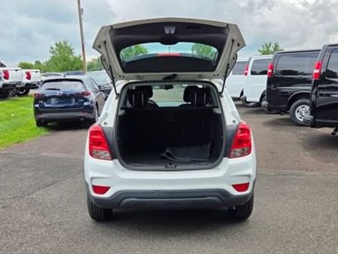 Used 2018 Chevrolet Trax LS FWD image 9