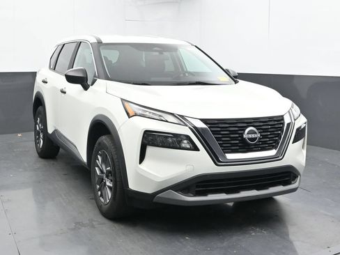 Used 2023 Nissan Rogue S AWD/4WD image 6