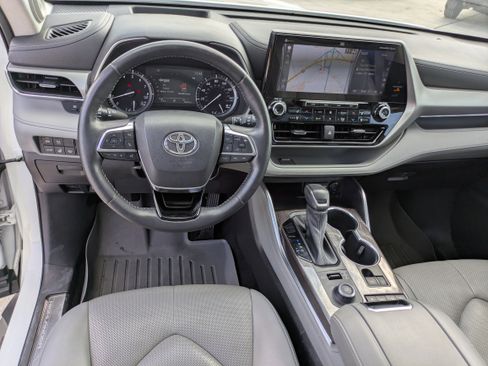 Certified 2021 Toyota Highlander Platinum image 17