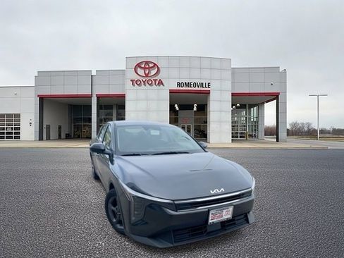Used 2025 Kia K4 FWD image 1