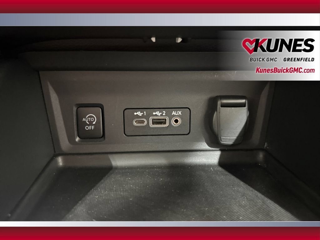 Used 2024 Nissan Sentra SV FWD image 27