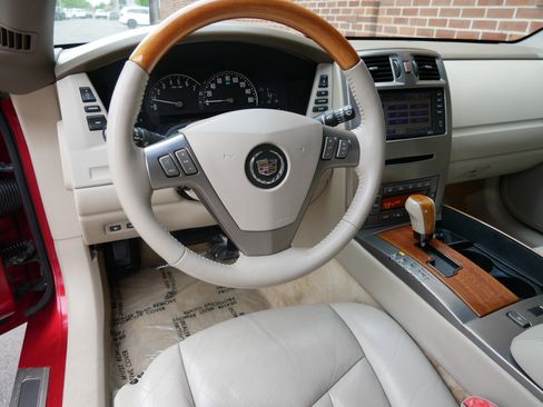 Used 2005 Cadillac XLR RWD image 12