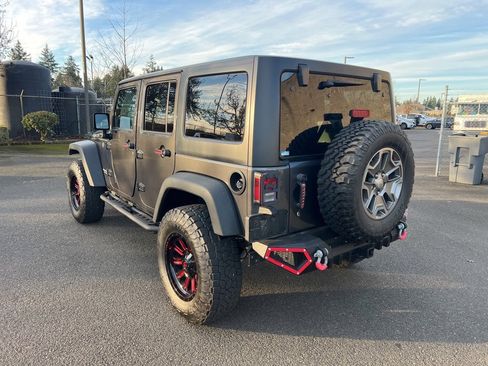 Used 2016 Jeep Wrangler Unlimited Rubicon w/ Connectivity Group image 6
