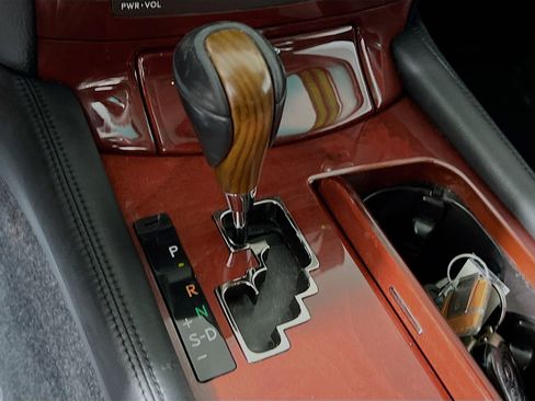 Used 2011 Lexus LS 460 w/ Comfort Pkg image 24