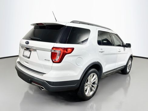 Used 2018 Ford Explorer XLT w/ Equipment Group 202A AWD/4WD image 4