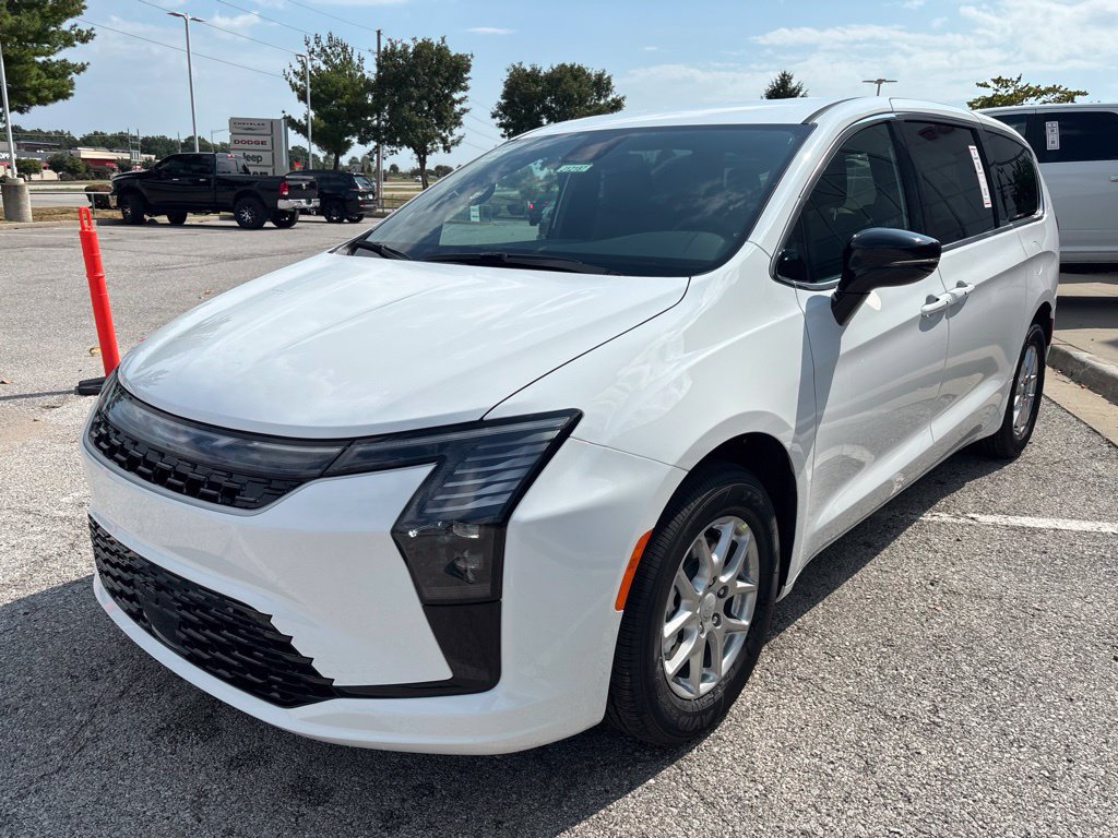New 2027 Chrysler Pacifica Select FWD image 8