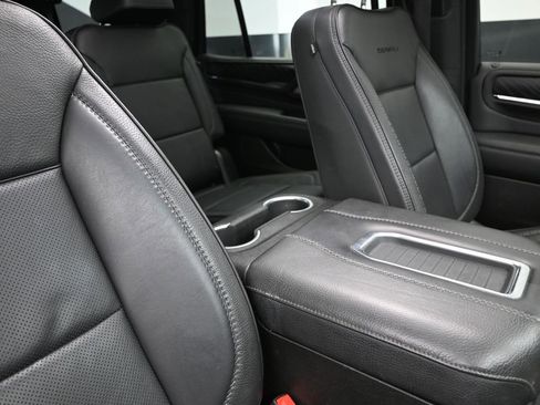 Used 2022 GMC Yukon Denali w/ Denali Premium Package image 27