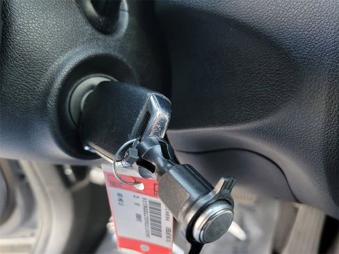 Used 2023 Kia Sorento LX image 9