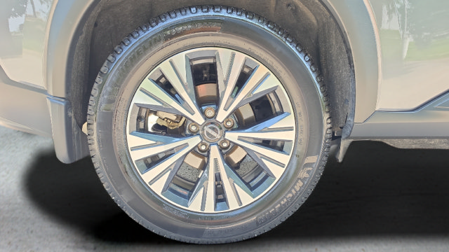 Used 2023 Nissan Rogue SV FWD image 40