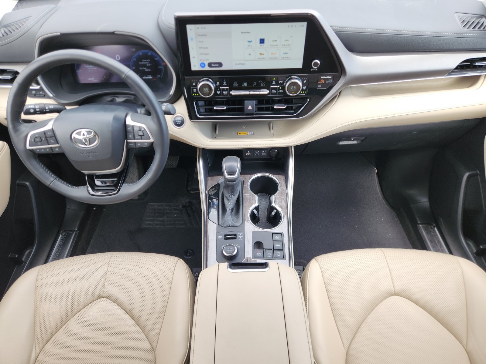 Used 2024 Toyota Highlander Limited AWD/4WD image 29