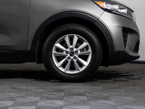 Used 2019 Kia Sorento LX image 40