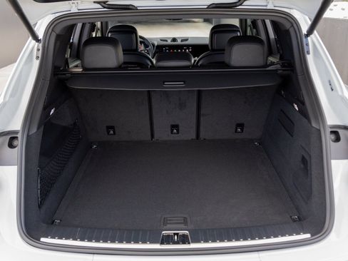 Certified 2025 Porsche Cayenne image 28