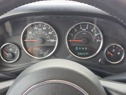 Used 2015 Jeep Wrangler Unlimited Sahara w/ Connectivity Group image 17