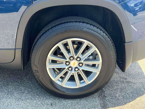 Used 2023 Chevrolet Traverse LT AWD/4WD image 9