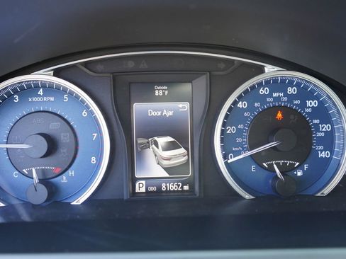 Used 2016 Toyota Camry XLE FWD image 10
