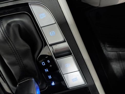 Used 2023 Hyundai Elantra Limited image 28