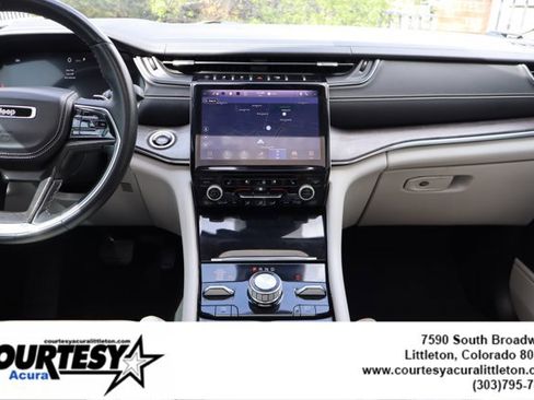 Used 2022 Jeep Grand Cherokee L Overland w/ Luxury Tech Group IV AWD/4WD image 10