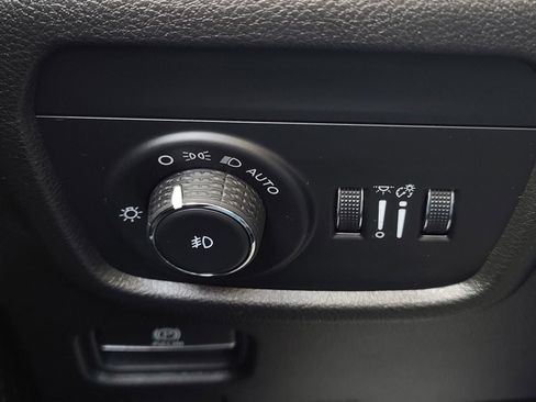 Used 2023 Jeep Grand Cherokee Limited image 24