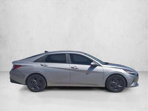Used 2023 Hyundai Elantra SEL w/ Cargo Package FWD image 4