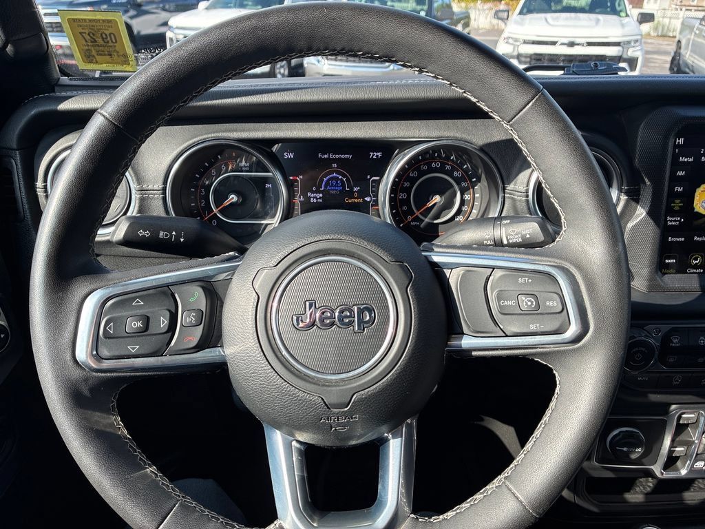 Used 2023 Jeep Gladiator Overland w/ Cold Weather Group AWD/4WD image 12