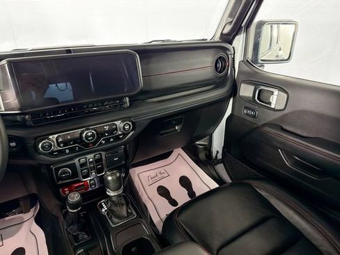 Used 2024 Jeep Wrangler Unlimited Rubicon AWD/4WD image 23