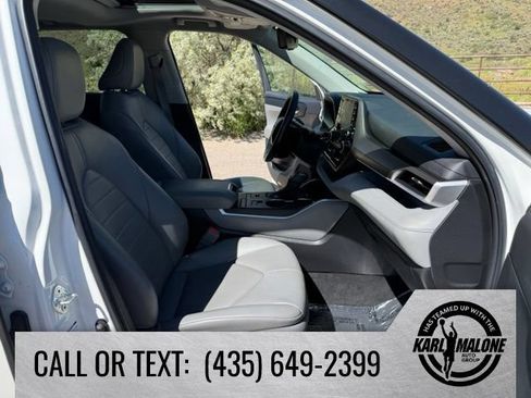 Used 2022 Toyota Highlander XLE AWD/4WD image 40
