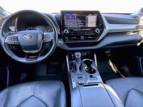 Used 2022 Toyota Highlander Platinum image 15