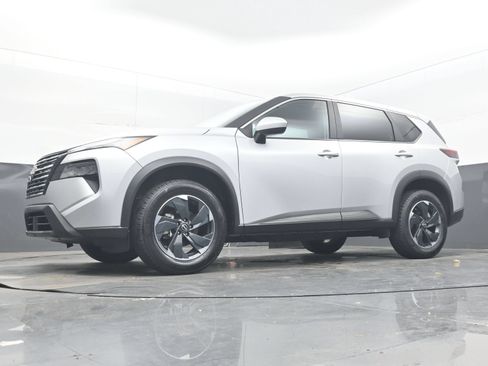 Used 2025 Nissan Rogue SV AWD/4WD image 23