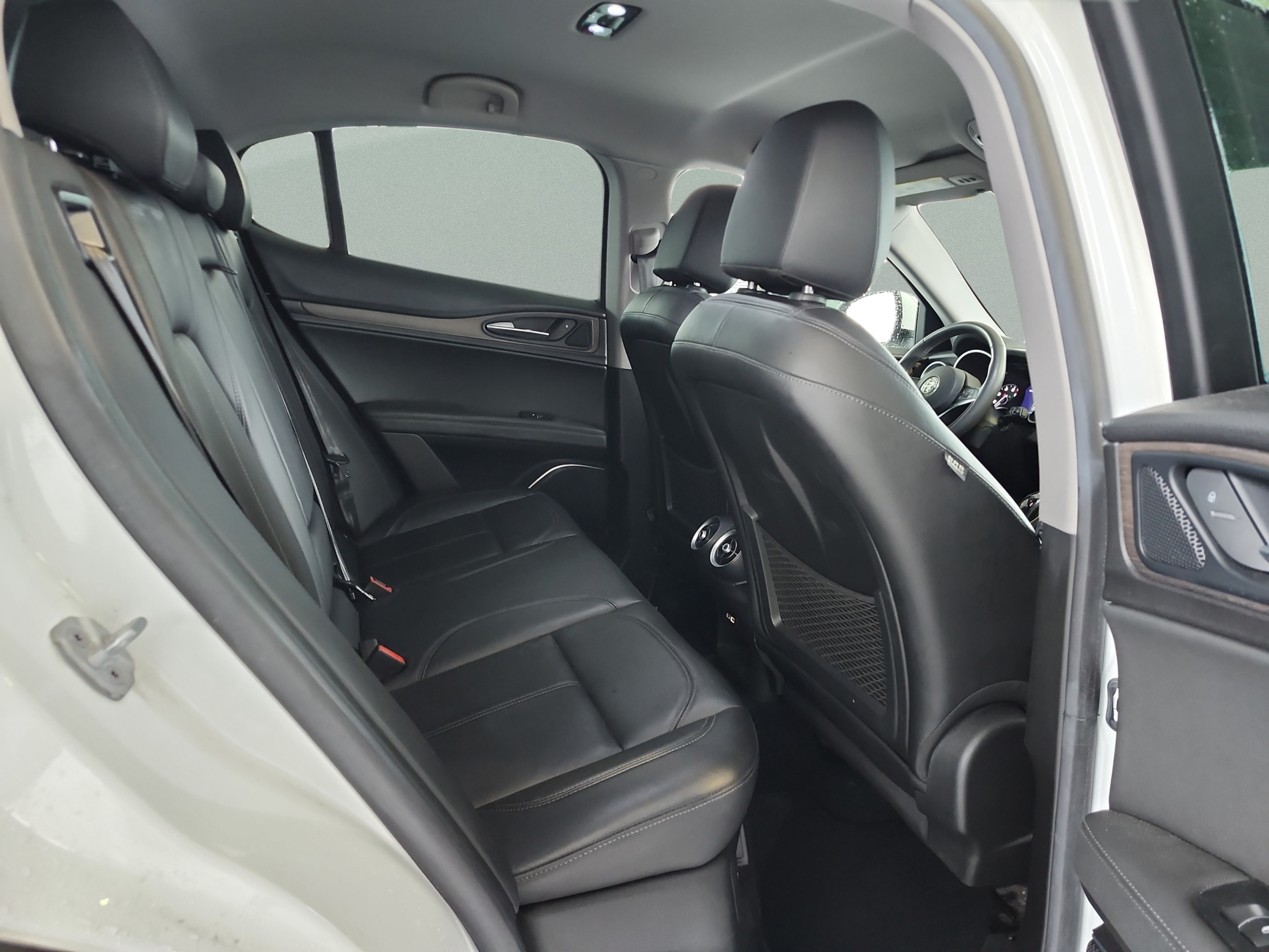 Used 2019 Alfa Romeo Stelvio Ti AWD/4WD image 18