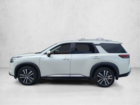 Used 2024 Nissan Pathfinder Platinum image 8