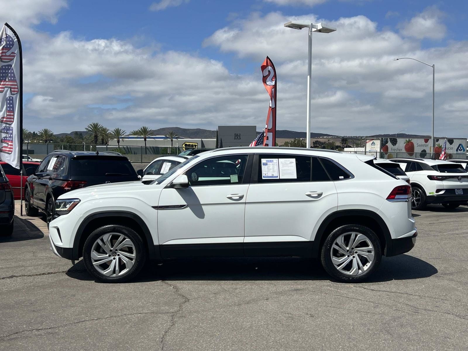 Used 2020 Volkswagen Atlas Cross Sport SEL AWD/4WD image 2