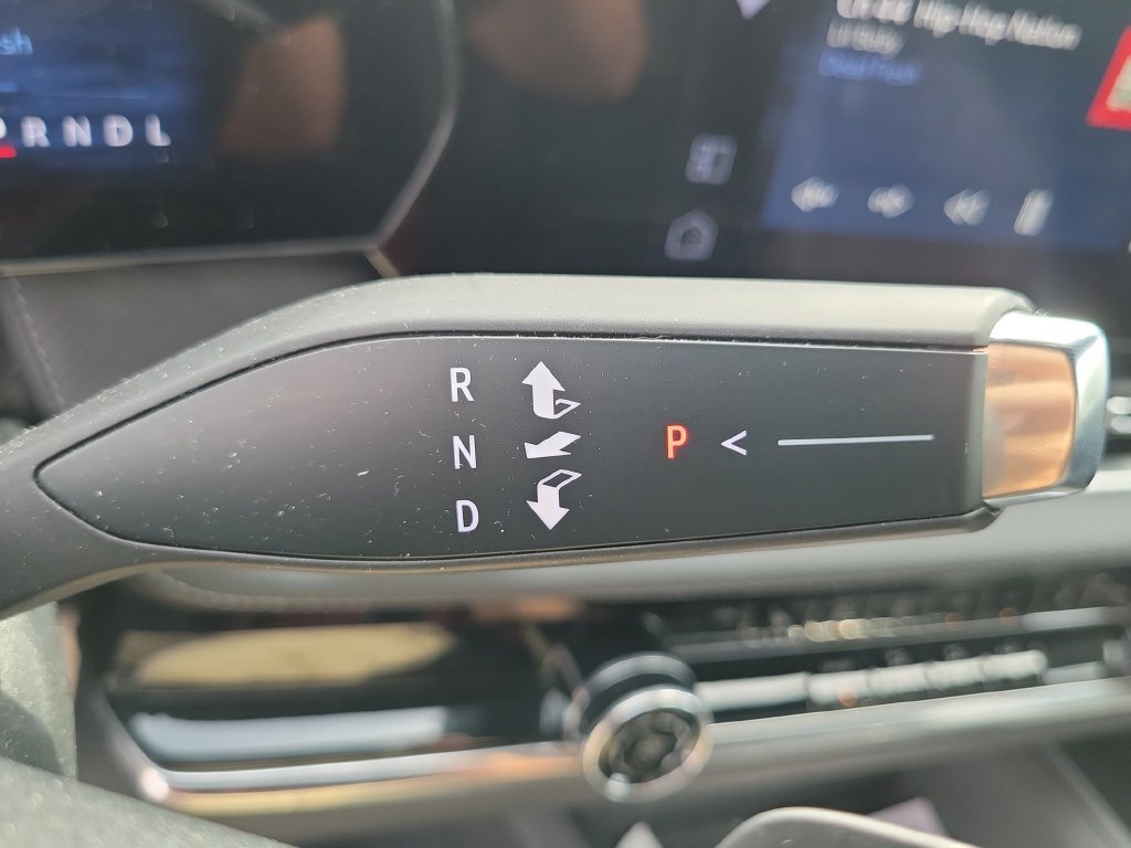 Used 2025 Chevrolet Equinox LT w/ Safety and Technology Package FWD image 34