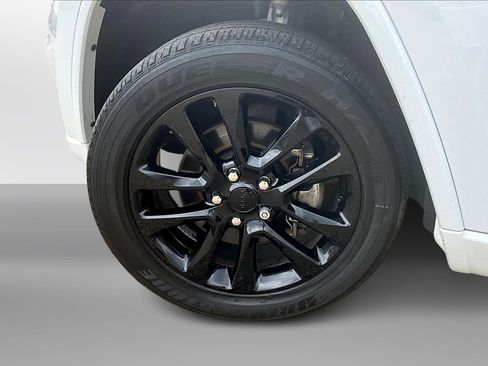 Used 2021 Jeep Grand Cherokee Laredo X image 9