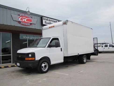Used 2013 Chevrolet Express 3500 Extended image 2