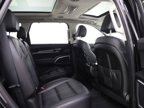 Used 2020 Kia Telluride SX image 16