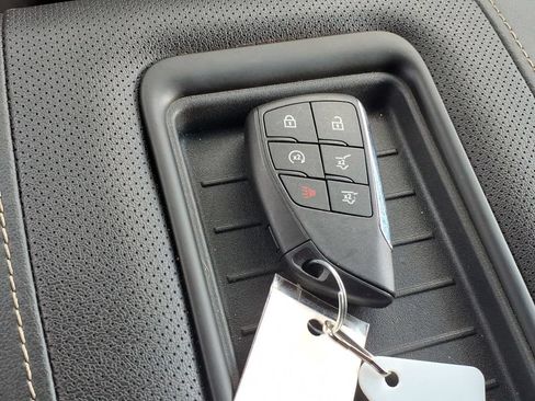 Used 2024 Chevrolet Tahoe Premier AWD/4WD image 21