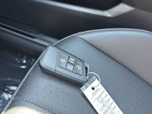 Used 2024 Volkswagen Tiguan Wolfsburg Edition AWD/4WD image 9