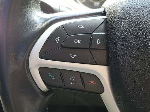 Used 2015 Jeep Cherokee Latitude AWD/4WD image 11